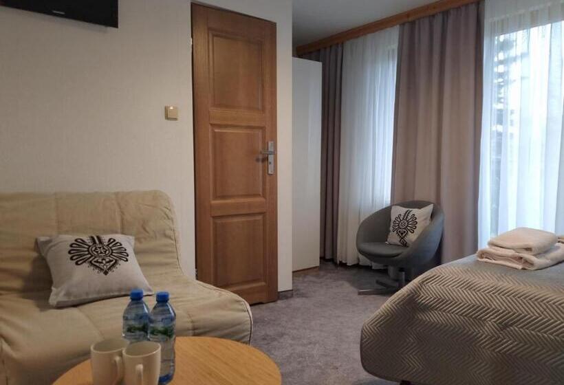 Трехместный Номер Стандарт с Балконом, Willa Antałówka