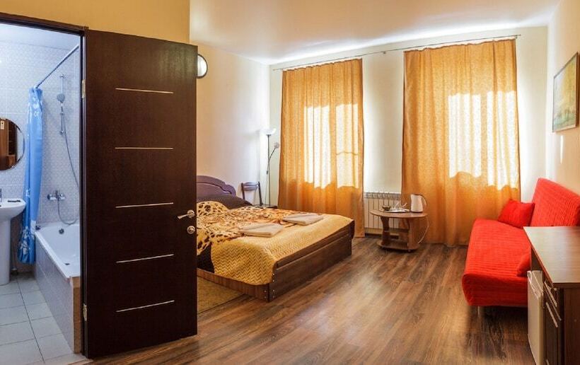 غرفة سوبيريور, 1 St Train