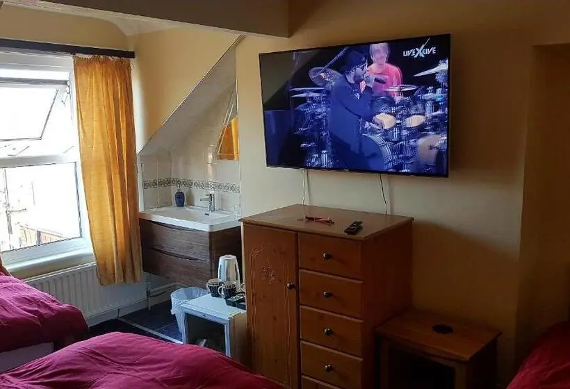 バスルーム共有のトリプルスタンダード, Abinger Guest House