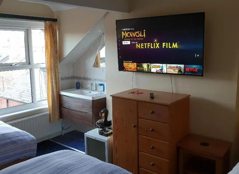 バスルーム共有のトリプルスタンダード, Abinger Guest House