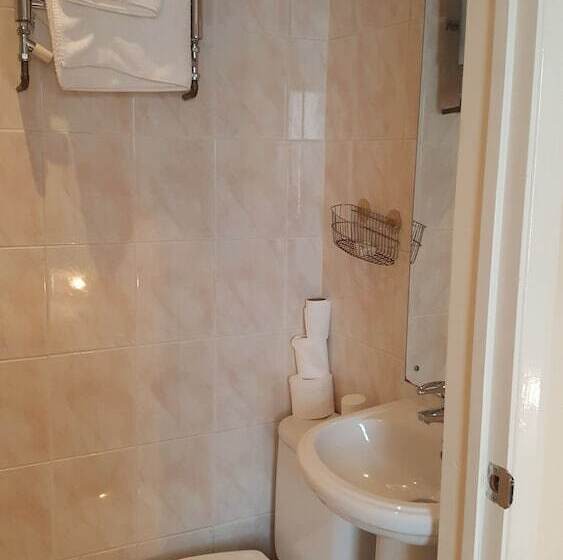 Номер Стандарт Трехместный, Airport Guest House