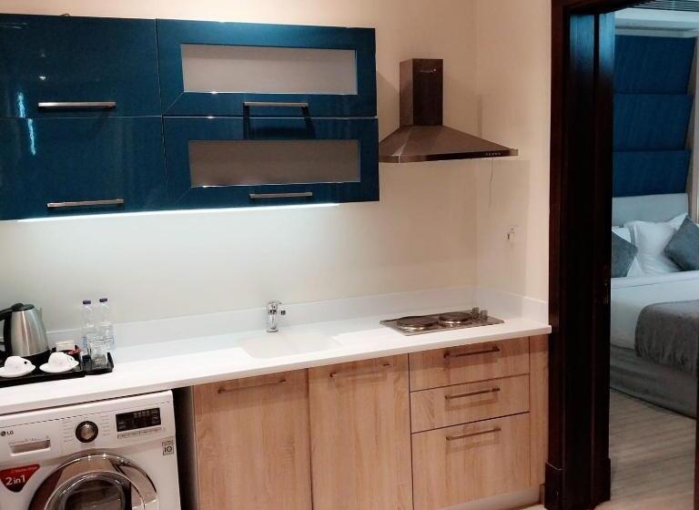 سوییت جونیور, Al Mansour Suites