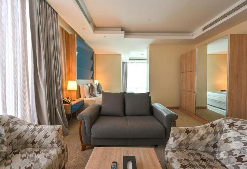 سوییت با چشمانداز باغ, Al Mansour Suites