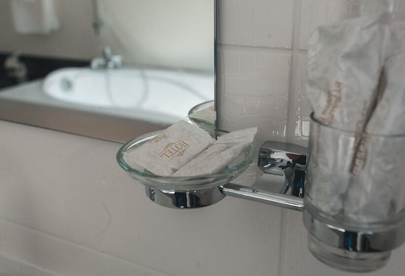 جناح, Business Tourist