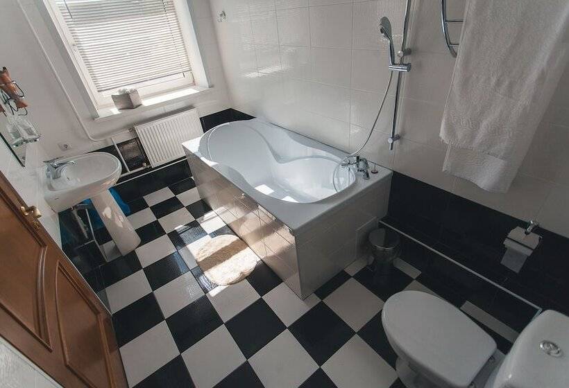 جناح, Business Tourist