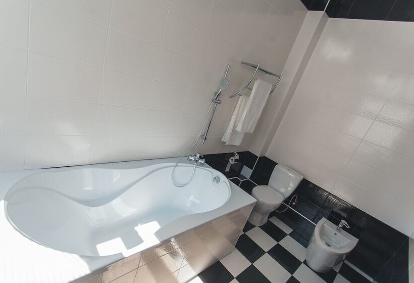 جناح, Business Tourist