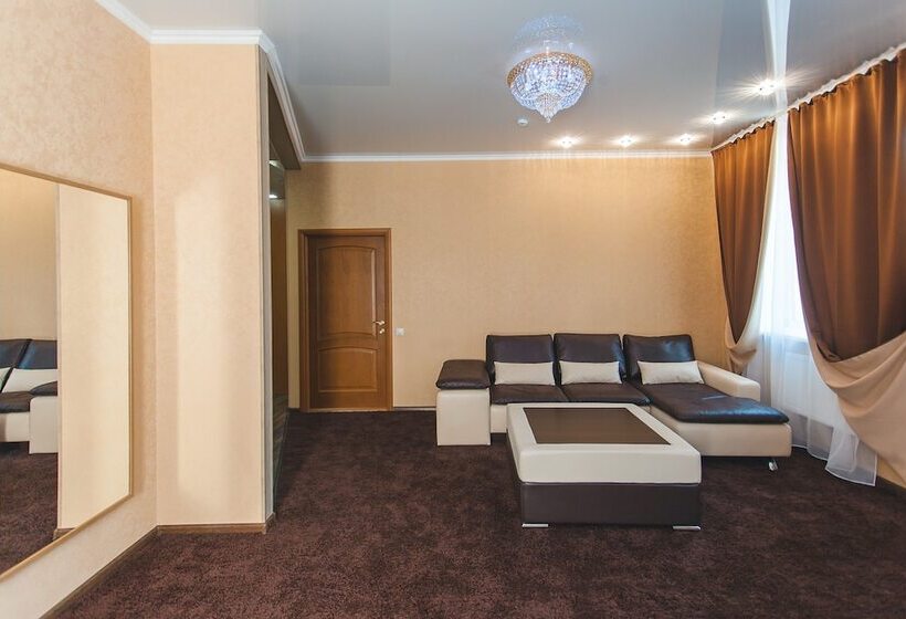 جناح, Business Tourist