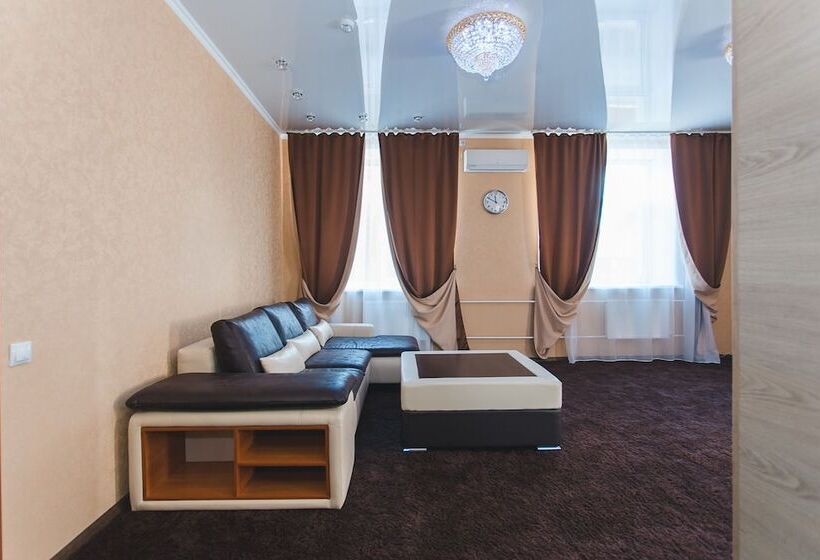 جناح, Business Tourist