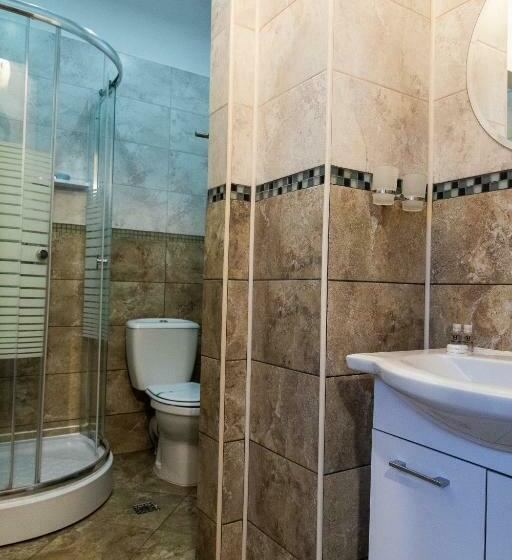 إستوديو ديلوكس, Casa Postavarului