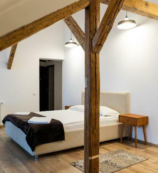 غرفة دور أخير, Casa Postavarului