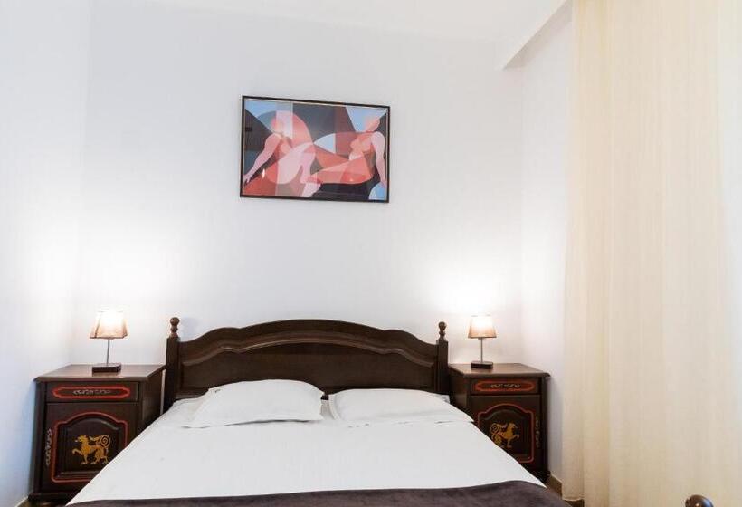 غرفة قياسية, Casa Postavarului