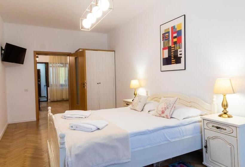 شقة غرفة واحدة, Casa Postavarului