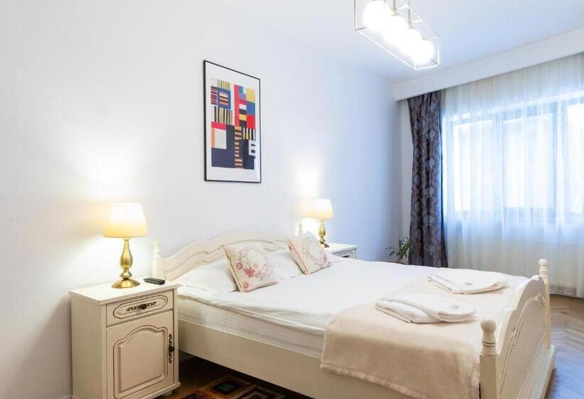 شقة غرفة واحدة, Casa Postavarului