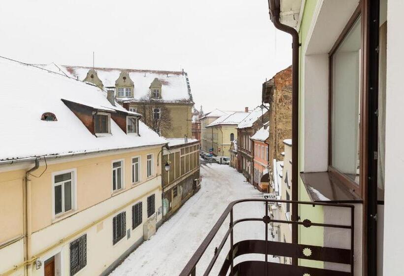 إستوديو ديلوكس, Casa Postavarului