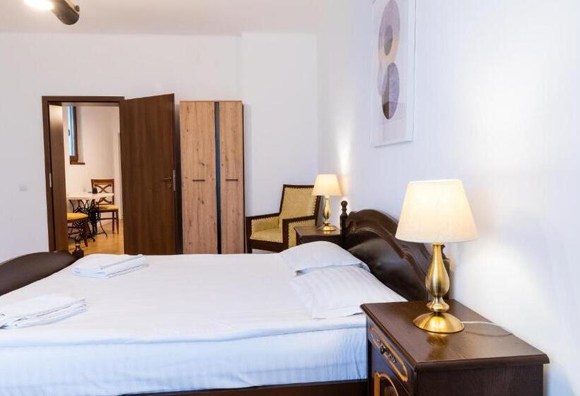 إستوديو ديلوكس, Casa Postavarului