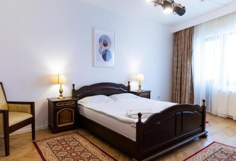 إستوديو ديلوكس, Casa Postavarului