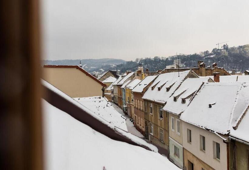 غرفة دور أخير, Casa Postavarului