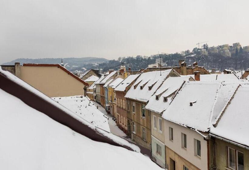 غرفة دور أخير, Casa Postavarului