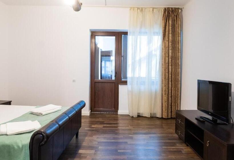 شقة غرفتين, Casa Postavarului