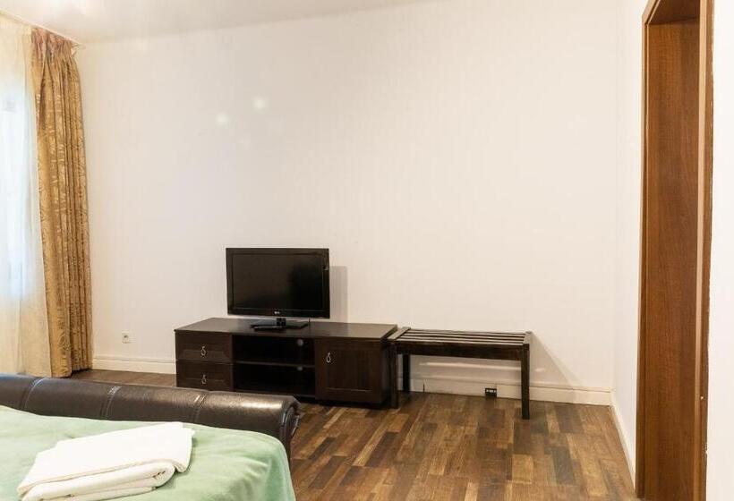 شقة غرفتين, Casa Postavarului