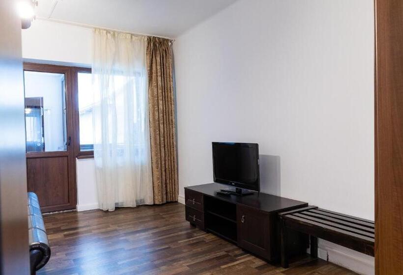 شقة غرفتين, Casa Postavarului