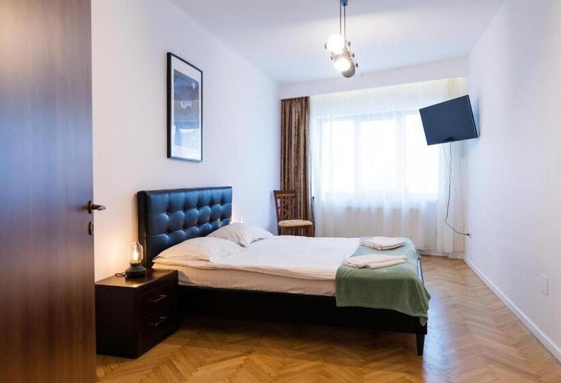 شقة غرفتين, Casa Postavarului