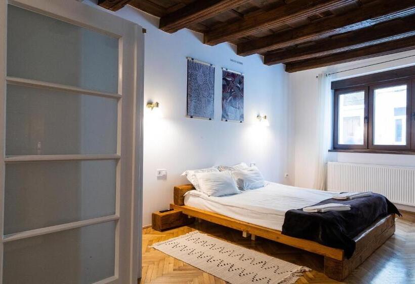 شقة غرفة نوم واحدة بالطابق الأرضى, Casa Postavarului