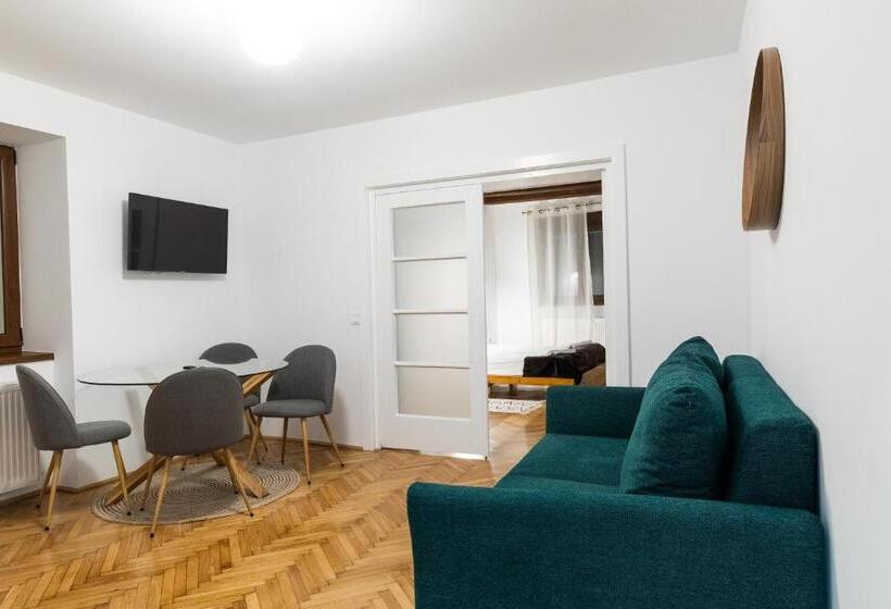 شقة غرفة نوم واحدة بالطابق الأرضى, Casa Postavarului