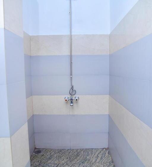 Habitación Triple Estándar, Heavens Gate Ella