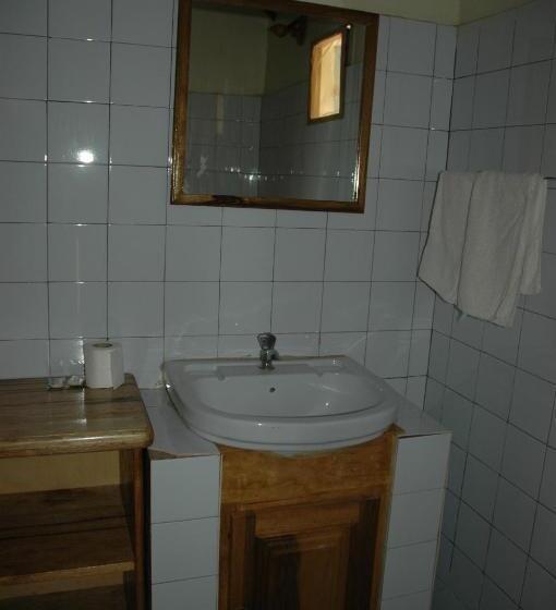 بانگلوی استاندارد, Le Calao Du Lac Rose