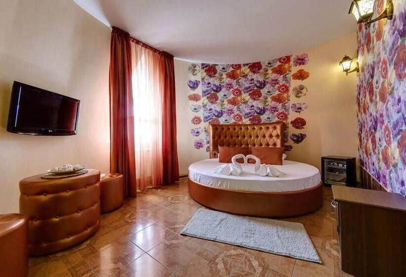 标准间, Marton Amigo