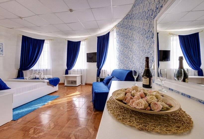 标准间, Marton Amigo