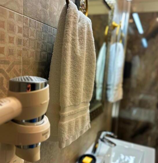 חדר סטנדרט, Riverside Inn