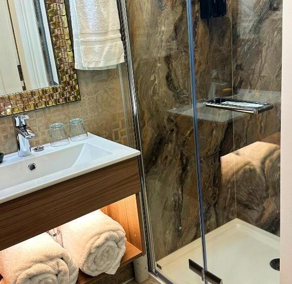 חדר סטנדרט, Riverside Inn