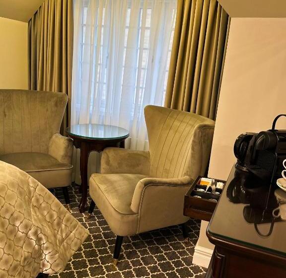 חדר סטנדרט, Riverside Inn