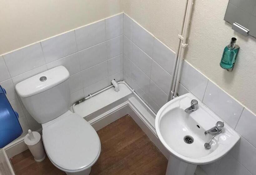 غرفة أساسية, The Crafty Cow