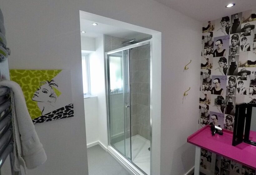 חדר סופריור, The Malthouse