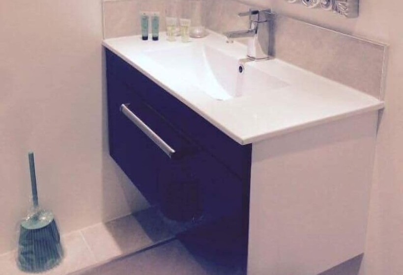 בית, חדר שינה 1, The Malthouse