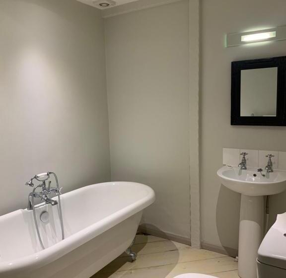 חדר סטנדרט, The Malthouse