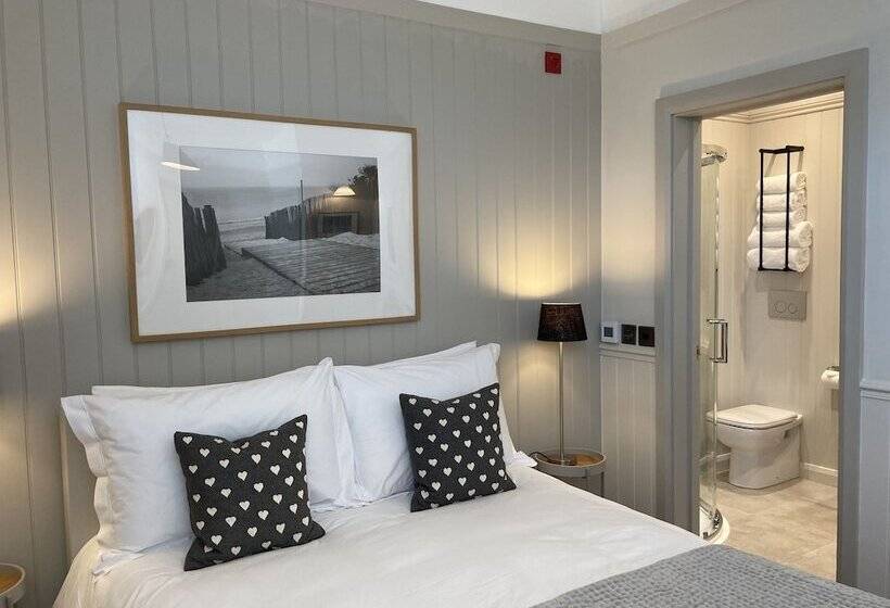 디럭스 룸, The Old Bell