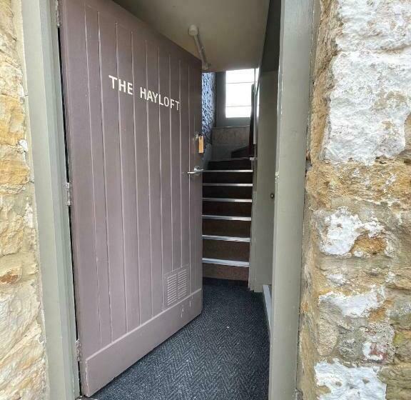 スタンダード4人部屋, The Plume Of Feathers