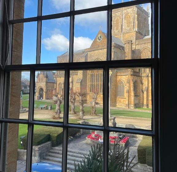 デラックスの4人部屋, The Plume Of Feathers