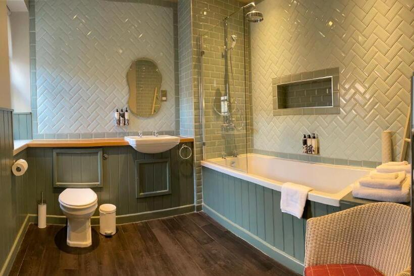 デラックスの4人部屋, The Plume Of Feathers