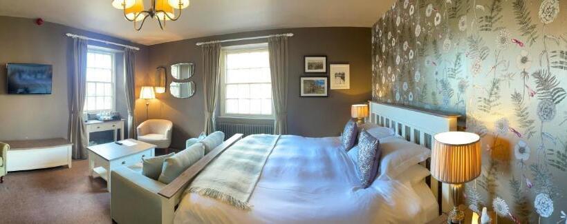 デラックスの4人部屋, The Plume Of Feathers