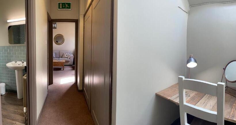 スイート(家族用), The Plume Of Feathers