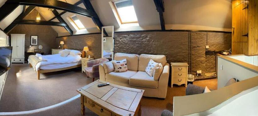 スタンダード4人部屋, The Plume Of Feathers