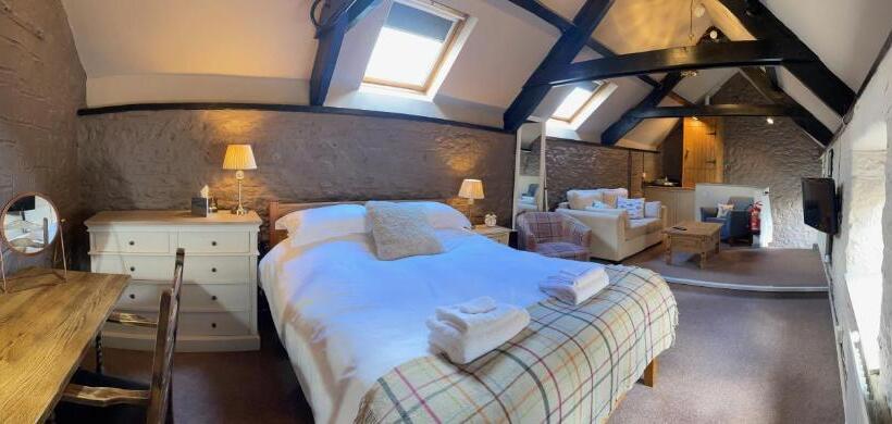 スタンダード4人部屋, The Plume Of Feathers