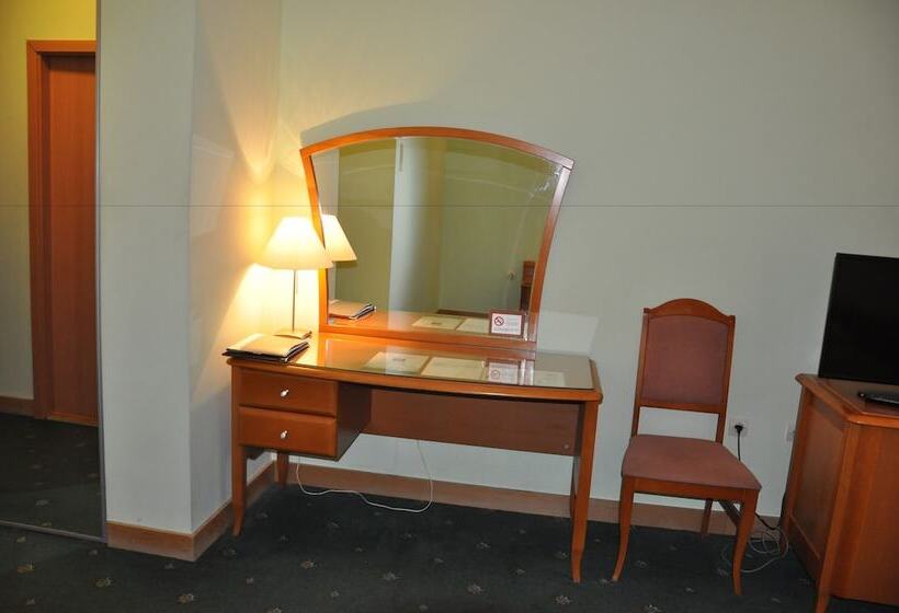 スタンダードルーム, West