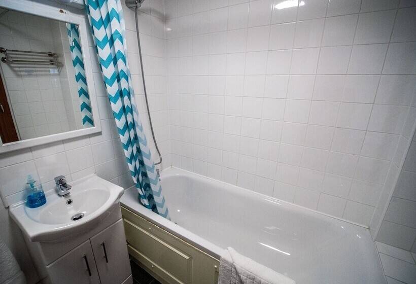 Семейный Номер Вид на Море, Westward Ho