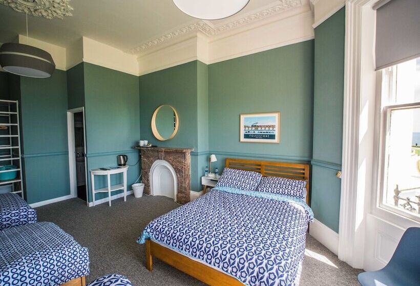 Семейный Номер Вид на Море, Westward Ho